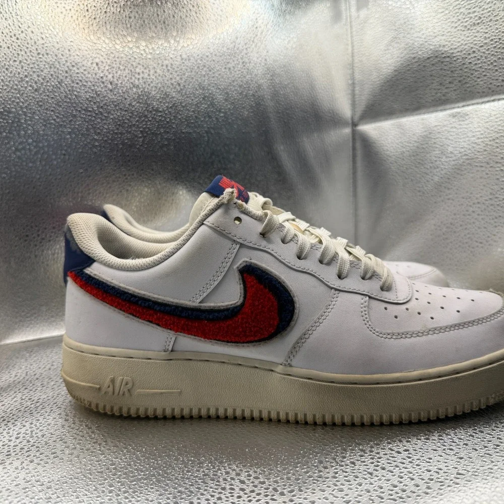 Size 9 Nike Air Force 1 '07 LV8 Chenille Swoosh White‎ Mens Sneakers 823511-106